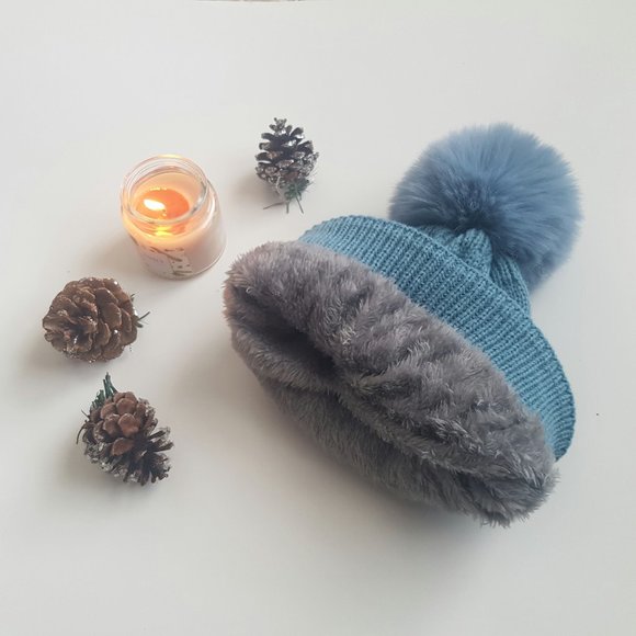 New Handmade Cable Knit Blue Beanie or Toque with Faux Fur Pom Pom and Lining - Picture 4 of 7
